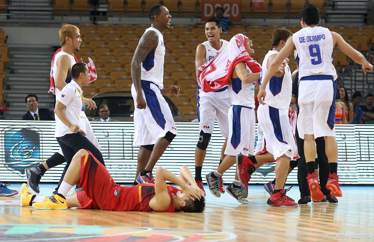 关于球场上的感人瞬间:队友互助的暖心时刻的信息 关于球场上的感人瞬间:队友互助的暖心时刻的信息