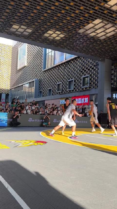 九游娱乐(jiuyou)官方网站-【高手对决】顶尖运动员的激烈碰撞与战术布置的简单介绍