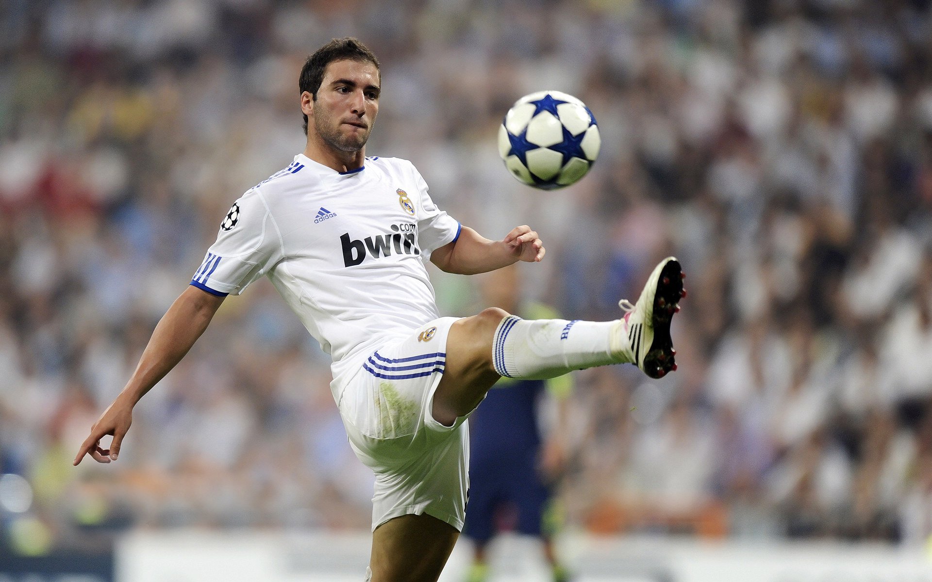 足球场馆智能照明系统实现全覆盖,节能减排显成效,智能化足球场